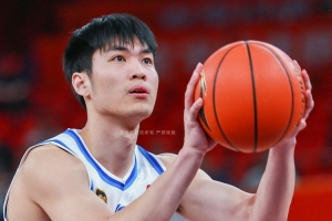 王凡懿晒自己在美国特训的视频：努力训练 提高自己